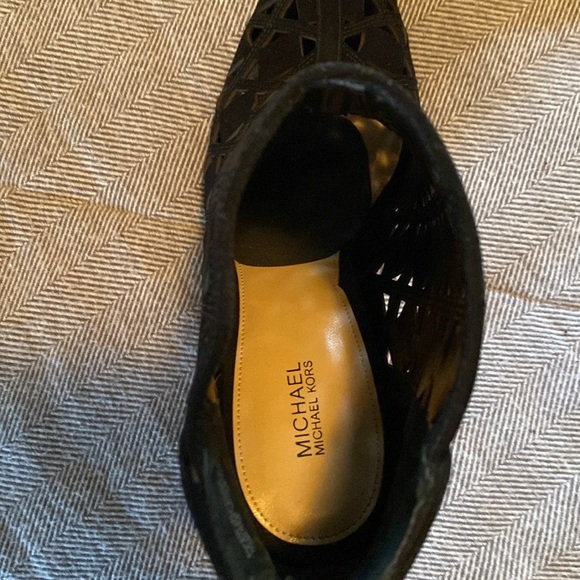 MICHAEL Michael Kors Ivy Bootie. Black. Size 10. - Picture 16 of 16